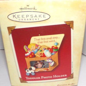 HALLMARK KEEPSAKE ORNAMENT "TODDLER PHOTO HOLDER" GREAT WAY TO DISPLAY PICTURE!